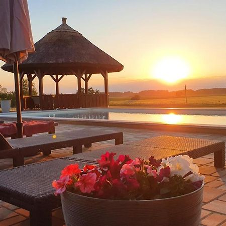 Bed and Breakfast Tisza White House Tiszaszolos Екстер'єр фото