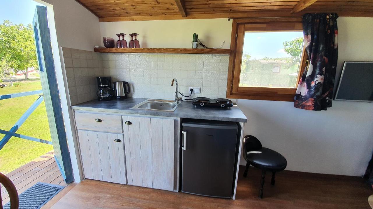 Bed and Breakfast Tisza White House Tiszaszolos Екстер'єр фото