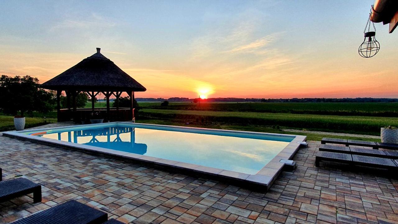 Bed and Breakfast Tisza White House Tiszaszolos Екстер'єр фото