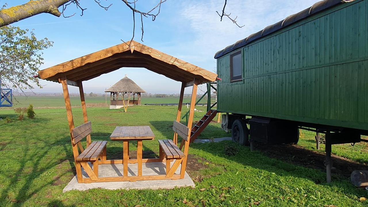 Bed and Breakfast Tisza White House Tiszaszolos Екстер'єр фото