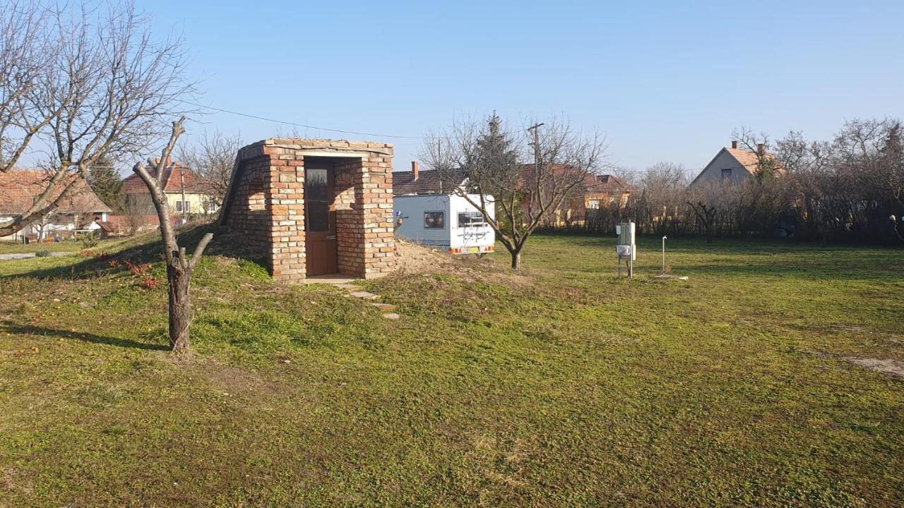 Bed and Breakfast Tisza White House Tiszaszolos Екстер'єр фото