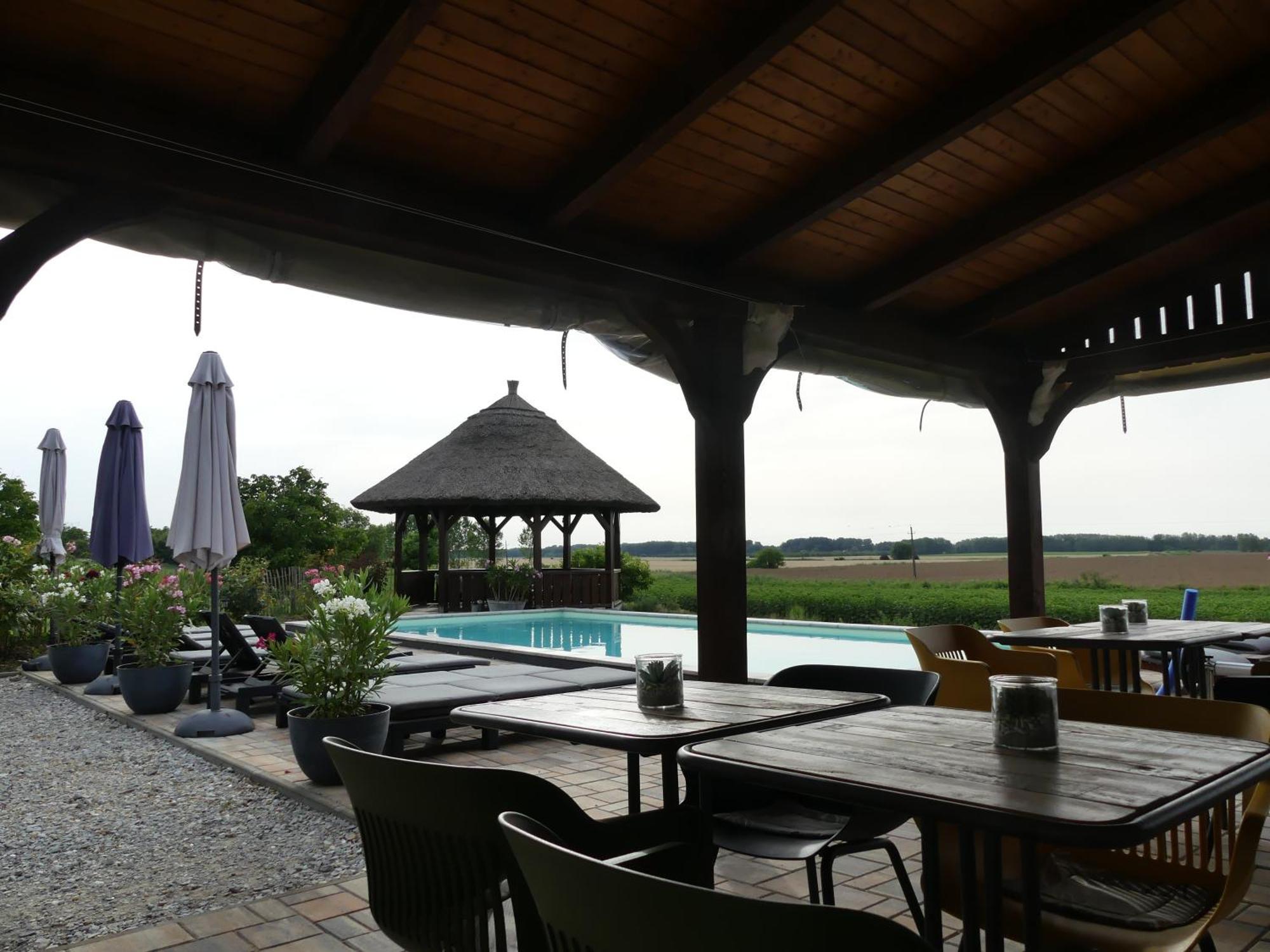 Bed and Breakfast Tisza White House Tiszaszolos Екстер'єр фото
