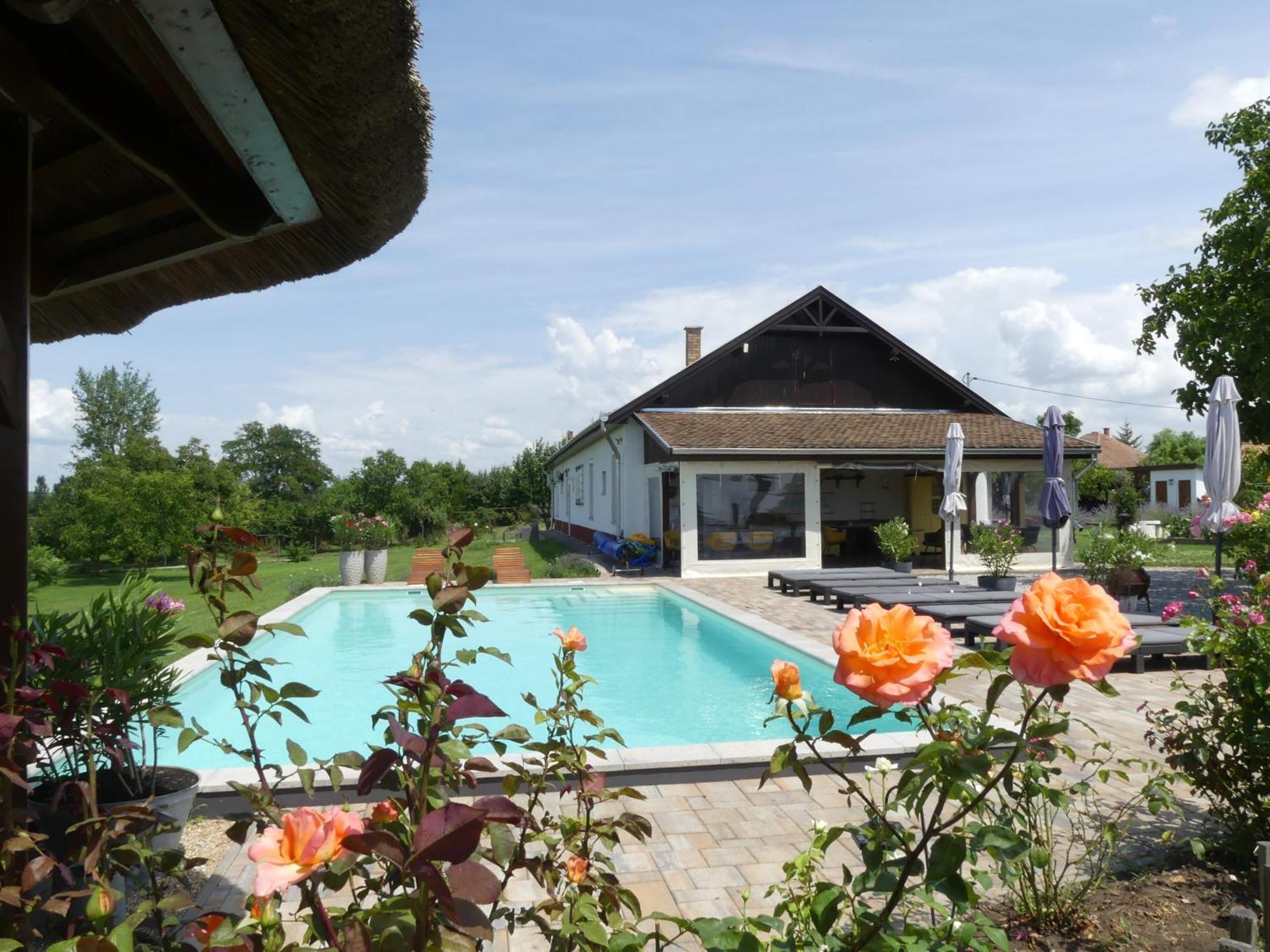 Bed and Breakfast Tisza White House Tiszaszolos Екстер'єр фото