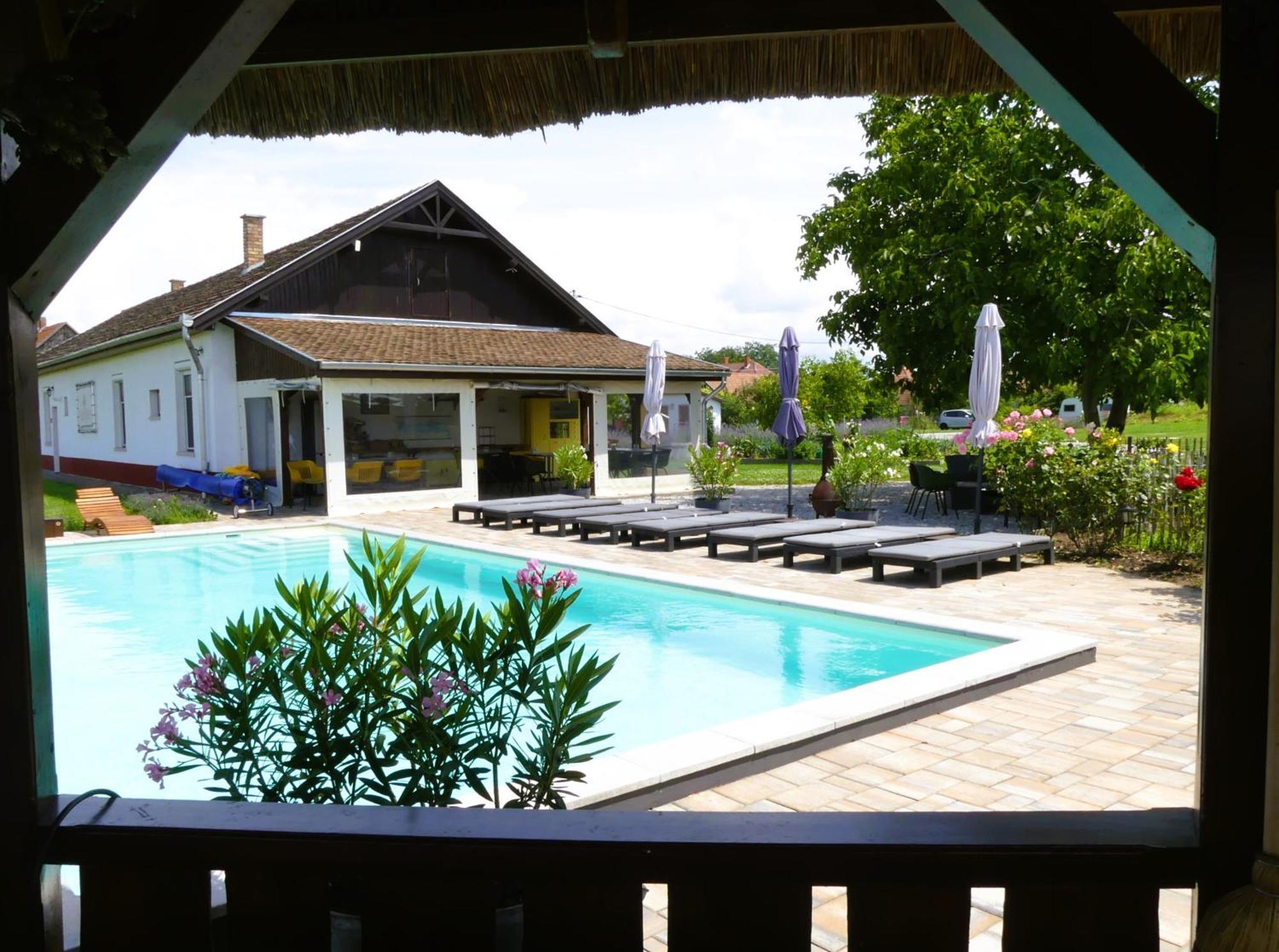 Bed and Breakfast Tisza White House Tiszaszolos Екстер'єр фото